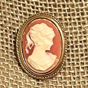Vintage Pink Shell Cameo Broach Pin gold tone